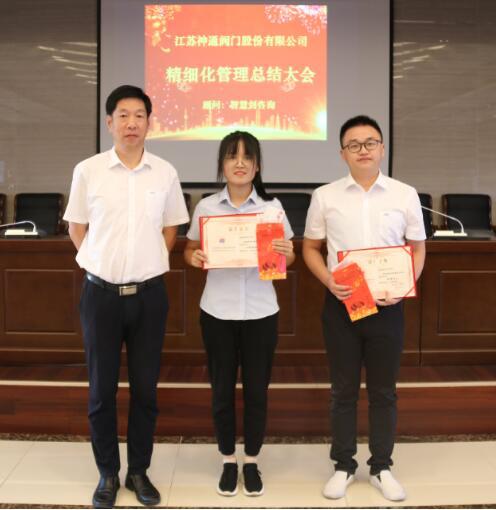 项目小组合影并宣布会议圆满结束 项目小组合影并宣布会议圆满结束
