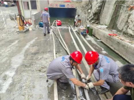 重泵职工挺身投入双碑村防汛救灾工作 重泵职工挺身投入双碑村防汛救灾工作
