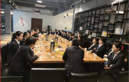 南方泵业营销中心召开退休职工欢送会 南方泵业营销中心召开退休职工欢送会