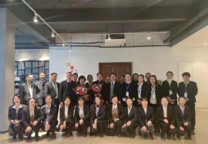 南方泵业营销中心召开退休职工欢送会 南方泵业营销中心召开退休职工欢送会