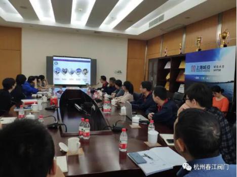 公司技术部经理路远航对公司基本情况做详细介绍 公司技术部经理路远航对公司基本情况做详细介绍