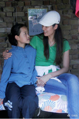 马艳丽始终关注弱势儿童的成长